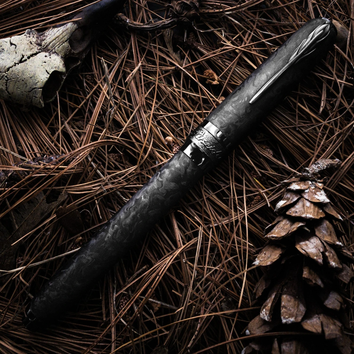 Outlet ๐ฅฐ Pineider Limited Edition Forged Carbon Fountain Pen, Black Trim ๐ฏ