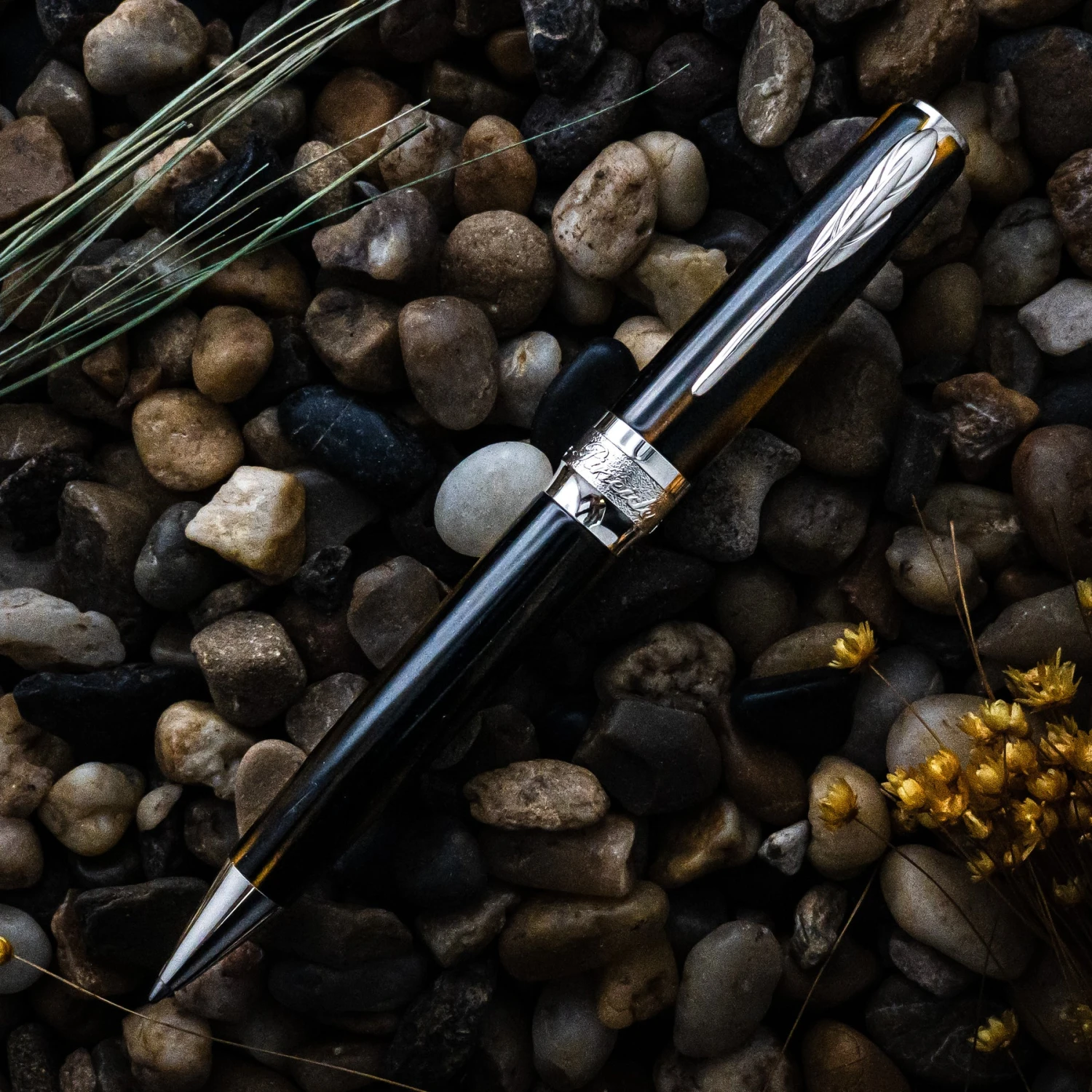 Best reviews of π Pineider Arco Blue Bee Limited Edition Ballpoint Pen π - Image 2